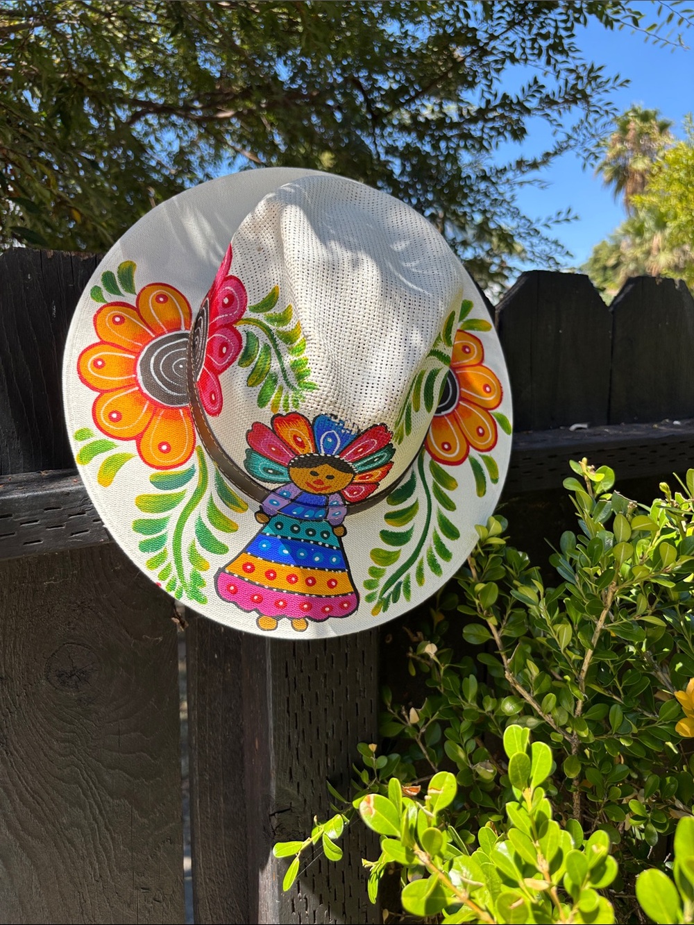 Artisanal Hand-Painted Sun Hat with Flores & Muñeca